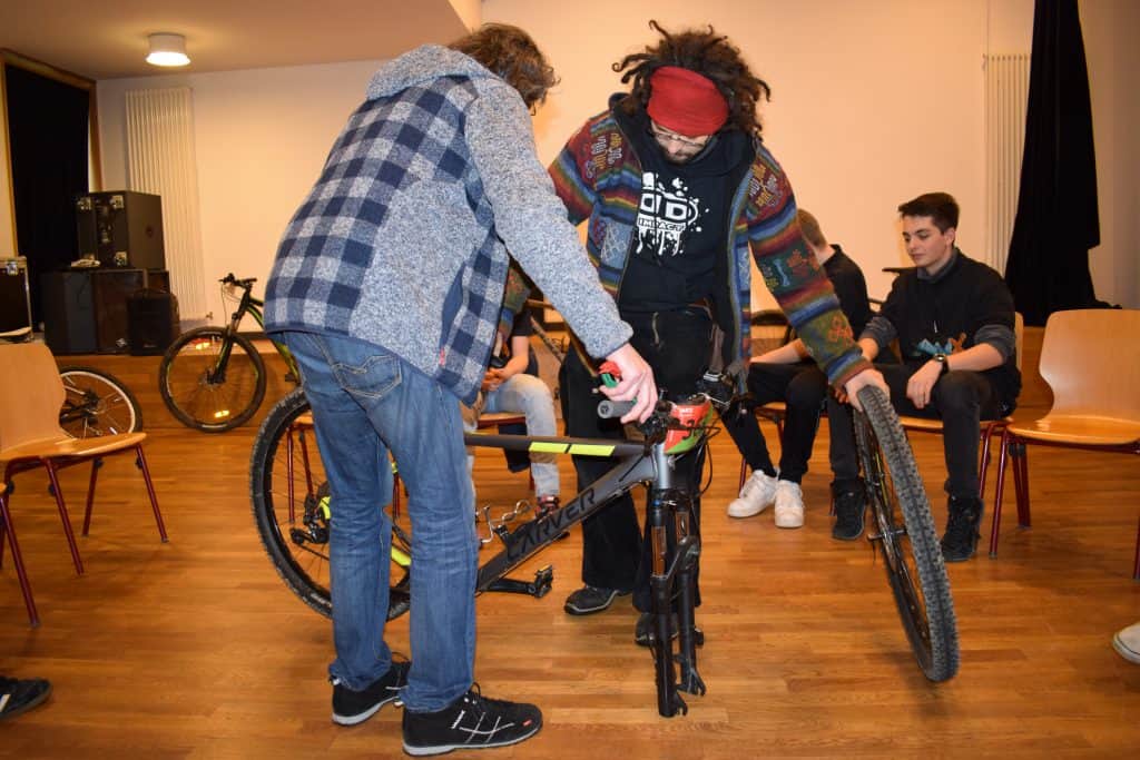 „Reifen wechseln“ mit Fahrradhändler Uwe Fielicke HLR